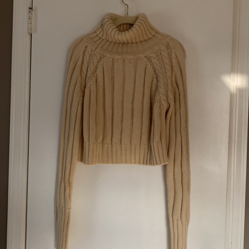 Soft cropped tan sweater, like new, size L - Picture 5 of 7